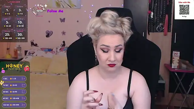 Snapshot of MissLexyGold chatting on January 2025 02:04:01 PM MissLexyGold online show from January 2025 02:04:01 PM