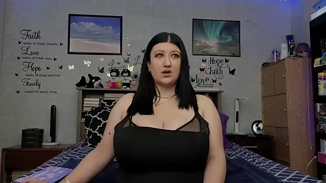 Snapshot of Rayna chatting on January 2025 12:57:02 AM Rayna online show from January 2025 12:57:02 AM