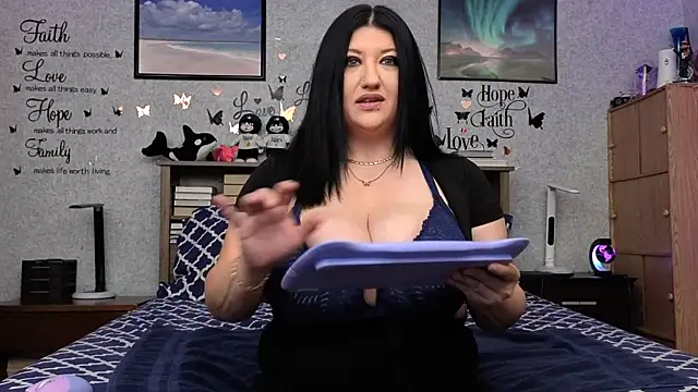 Snapshot of Rayna chatting on January 2025 06:20:02 PM Rayna online show from January 2025 06:20:02 PM