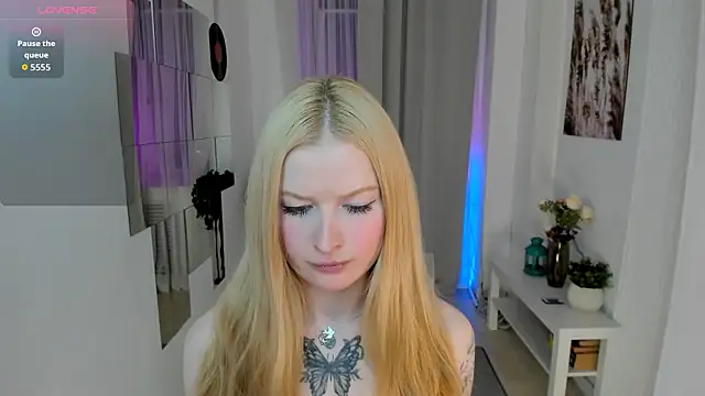 Laly Peach online show from September 2025 04:08:02 PM