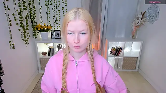 Laly Peach online show from March 2026 07:47:01 AM