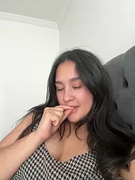 Nina lovi online show from December 2024 09:30:02 PM