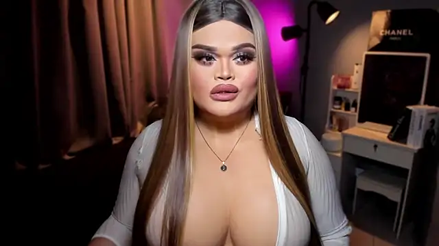 Snapshot of KarolinaThompson chatting on December 2024 04:29:02 PM KarolinaThompson online show from December 2024 04:29:02 PM