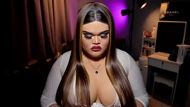 Snapshot of KarolinaThompson chatting on December 2024 07:36:01 PM KarolinaThompson online show from December 2024 07:36:01 PM