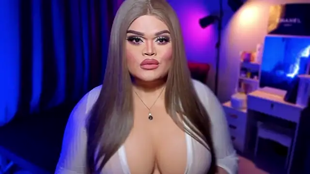 Snapshot of KarolinaThompson chatting on December 2024 10:06:01 PM KarolinaThompson online show from December 2024 10:06:01 PM