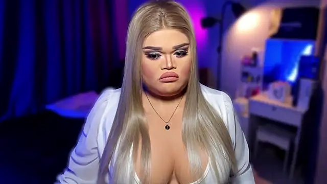 Snapshot of KarolinaThompson chatting on January 2025 03:42:02 PM KarolinaThompson online show from January 2025 03:42:02 PM