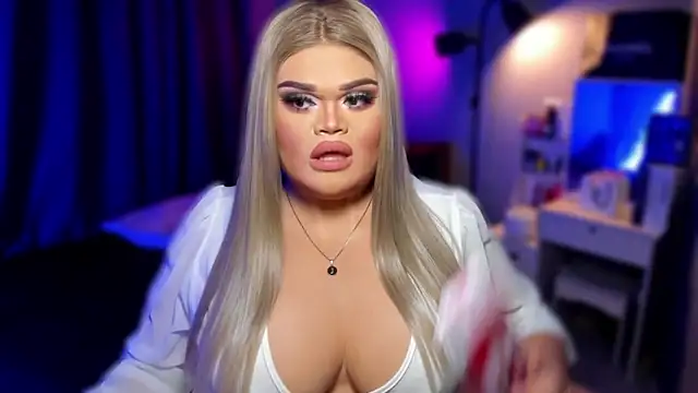 Snapshot of KarolinaThompson chatting on January 2025 06:43:01 PM KarolinaThompson online show from January 2025 06:43:01 PM