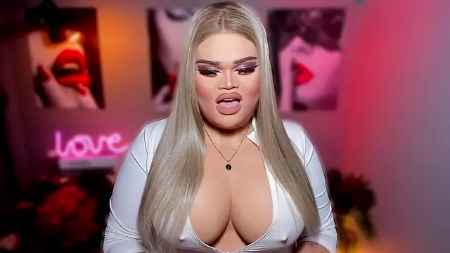 Snapshot of KarolinaThompson chatting on October 2025 07:56:02 PM KarolinaThompson online show from October 2025 07:56:02 PM