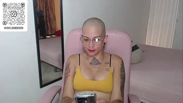 moon cat85 online show from February 2025 02:57:02 PM