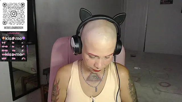 moon cat85 online show from March 2025 10:04:02 PM