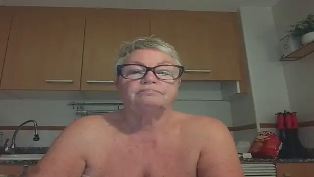 GrannyChrissy68 online show from September 2025 08:36:02 PM