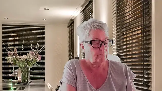 GrannyChrissy68 online show from February 2026 03:28:01 PM