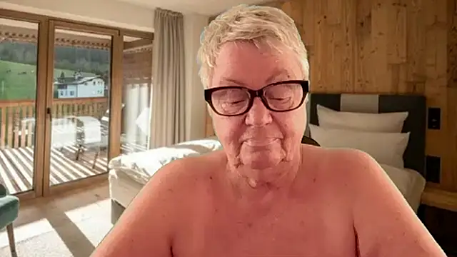 GrannyChrissy68 online show from March 2026 01:36:01 PM