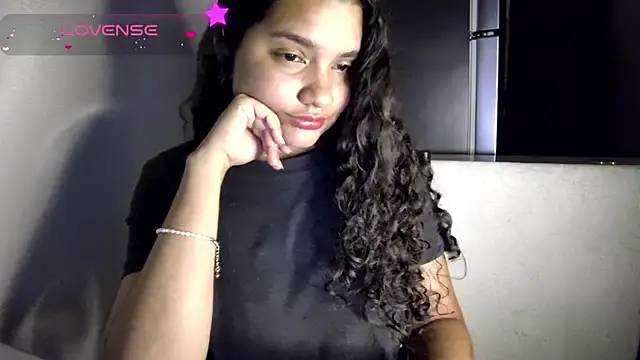 Snapshot of blerstefan1 chatting on January 2025 03:32:02 AM blerstefan1 online show from January 2025 03:32:02 AM