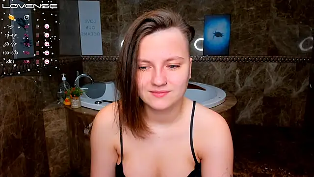 MelindaTin online show from November 2025 12:52:02 AM