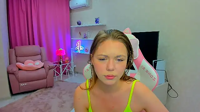 Strawberrye online show from September 2025 03:34:01 AM