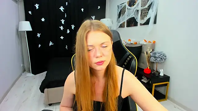 Strawberrye online show from October 2025 04:38:01 AM