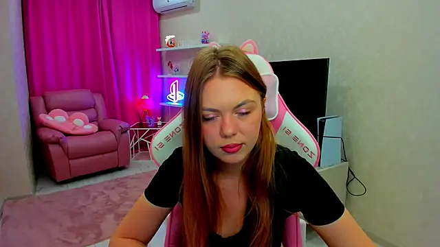 Strawberrye online show from November 2025 03:29:02 AM