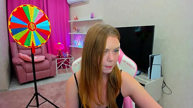 Strawberrye online show from December 2025 03:26:02 AM