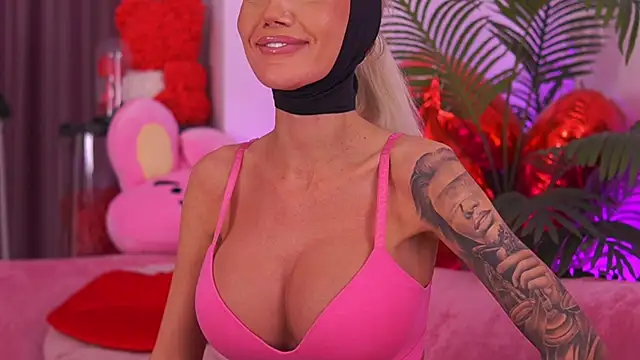 Snapshot of fallingangel chatting on April 2026 06:38:01 PM fallingangel online show from April 2026 06:38:01 PM