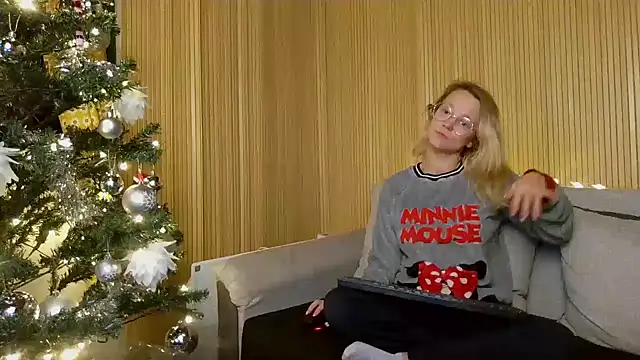 Snapshot of little-leni chatting on December 2024 09:24:01 PM little-leni online show from December 2024 09:24:01 PM