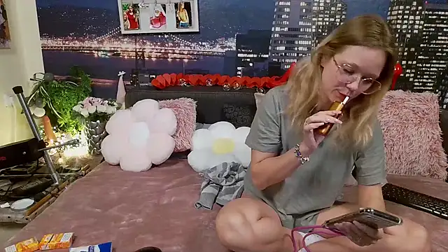 Snapshot of little-leni chatting on February 2025 10:23:01 AM little-leni online show from February 2025 10:23:01 AM