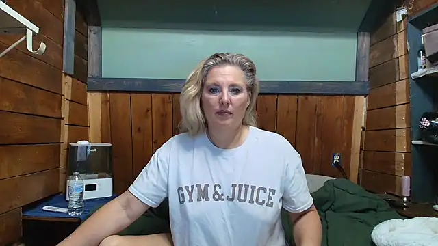 Snapshot of lisaxlovexxx chatting on February 2026 04:57:02 PM lisaxlovexxx online show from February 2026 04:57:02 PM