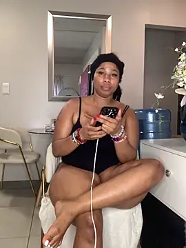 CurvyDesire1 online show from December 2025 04:22:01 PM