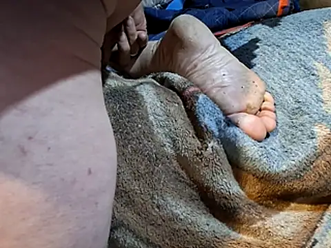 Snapshot of bobbybullit chatting on November 2025 06:57:01 AM bobbybullit online show from November 2025 06:57:01 AM