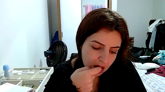 Snapshot of chelbyy chatting on October 2025 12:38:01 AM chelbyy online show from October 2025 12:38:01 AM