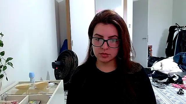 Snapshot of chelbyy chatting on October 2025 05:42:01 PM chelbyy online show from October 2025 05:42:01 PM