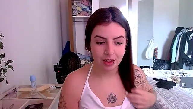 Snapshot of chelbyy chatting on October 2025 02:58:02 PM chelbyy online show from October 2025 02:58:02 PM