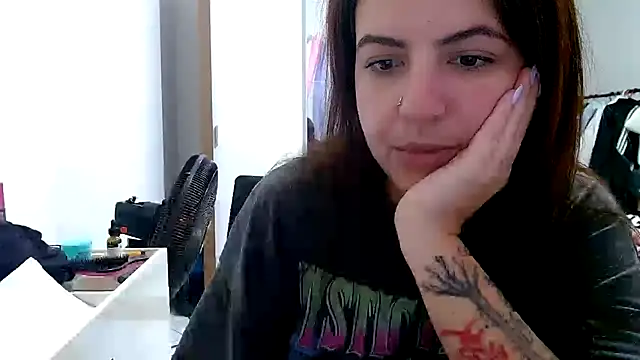 Snapshot of chelbyy chatting on October 2025 05:58:02 PM chelbyy online show from October 2025 05:58:02 PM