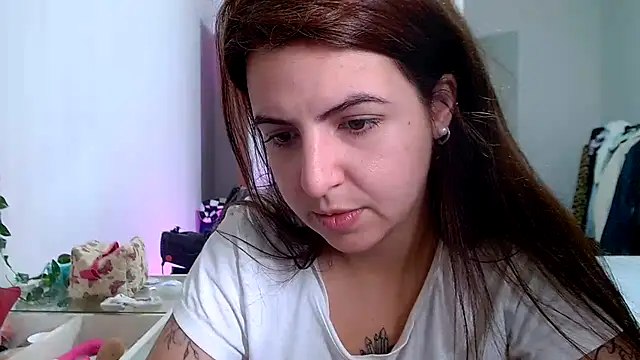 Snapshot of chelbyy chatting on November 2025 03:23:01 PM chelbyy online show from November 2025 03:23:01 PM