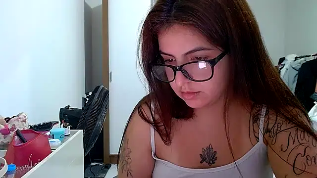 Snapshot of chelbyy chatting on November 2025 05:02:01 PM chelbyy online show from November 2025 05:02:01 PM