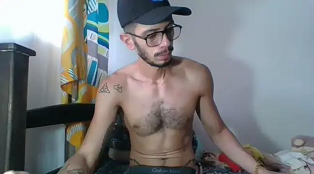 Snapshot of alisterxxx chatting on January 2025 03:47:01 PM alisterxxx online show from January 2025 03:47:01 PM