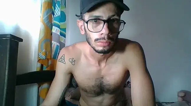 Snapshot of alisterxxx chatting on January 2025 06:49:01 PM alisterxxx online show from January 2025 06:49:01 PM