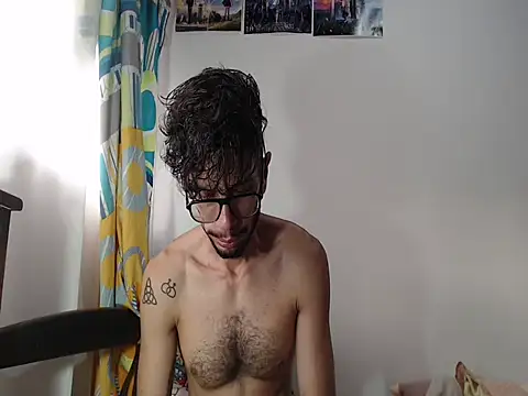 Snapshot of alisterxxx chatting on January 2025 12:04:02 PM alisterxxx online show from January 2025 12:04:02 PM