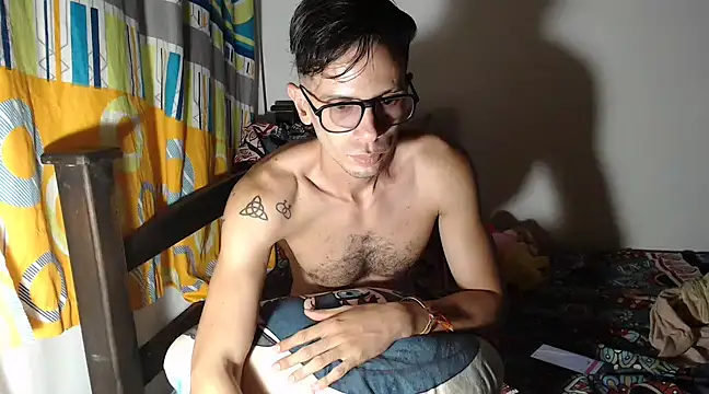 Snapshot of alisterxxx chatting on January 2025 02:57:02 AM alisterxxx online show from January 2025 02:57:02 AM