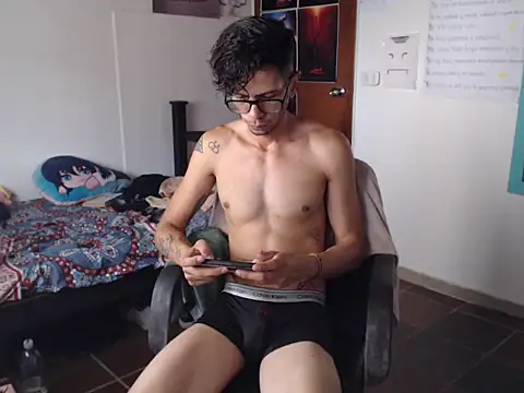 Snapshot of alisterxxx chatting on January 2025 08:22:01 PM alisterxxx online show from January 2025 08:22:01 PM