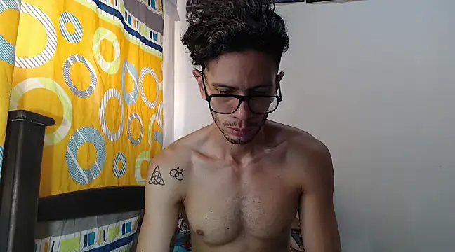 Snapshot of alisterxxx chatting on February 2025 10:10:02 PM alisterxxx online show from February 2025 10:10:02 PM