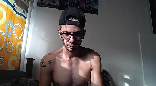 Snapshot of alisterxxx chatting on February 2025 12:30:02 PM alisterxxx online show from February 2025 12:30:02 PM