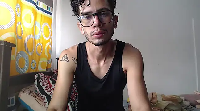 Snapshot of alisterxxx chatting on February 2025 02:24:01 PM alisterxxx online show from February 2025 02:24:01 PM