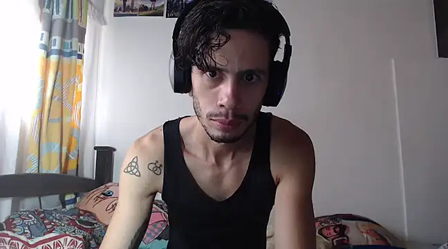 Snapshot of alisterxxx chatting on February 2025 02:12:02 PM alisterxxx online show from February 2025 02:12:02 PM