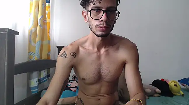 Snapshot of alisterxxx chatting on February 2025 05:21:02 PM alisterxxx online show from February 2025 05:21:02 PM