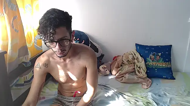 Snapshot of alisterxxx chatting on February 2025 01:11:02 PM alisterxxx online show from February 2025 01:11:02 PM