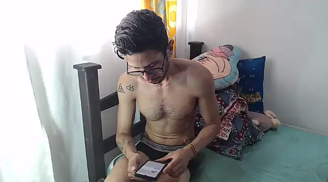 Snapshot of alisterxxx chatting on March 2025 02:04:02 PM alisterxxx online show from March 2025 02:04:02 PM