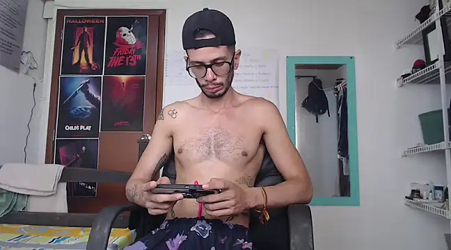 Snapshot of alisterxxx chatting on March 2025 06:52:01 PM alisterxxx online show from March 2025 06:52:01 PM