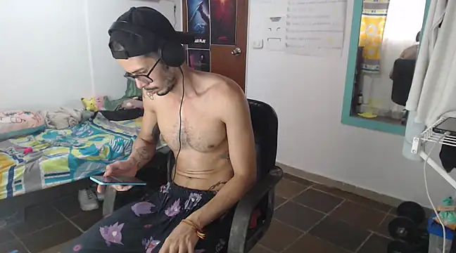 Snapshot of alisterxxx chatting on March 2025 10:26:02 PM alisterxxx online show from March 2025 10:26:02 PM