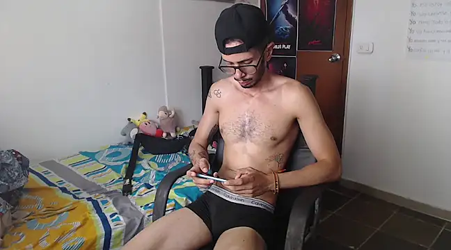 Snapshot of alisterxxx chatting on March 2025 06:31:01 PM alisterxxx online show from March 2025 06:31:01 PM